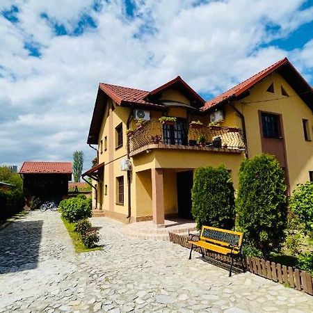 Апартаменти Leto House Тиргу-Жіу Екстер'єр фото